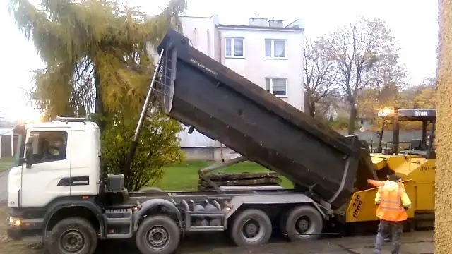 Ile kosztuje kilometr asfaltu? Zaskakujące różnice w cenach budowy