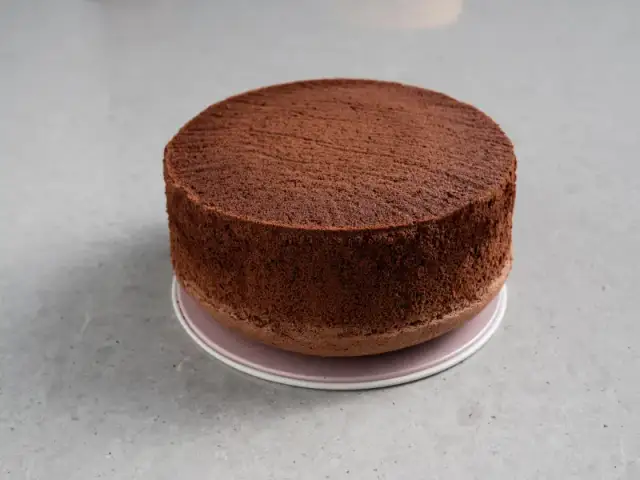 Biszkopt czekoladowy na dużą blachę, który zawsze się udaje – prosty przepis bez błędów