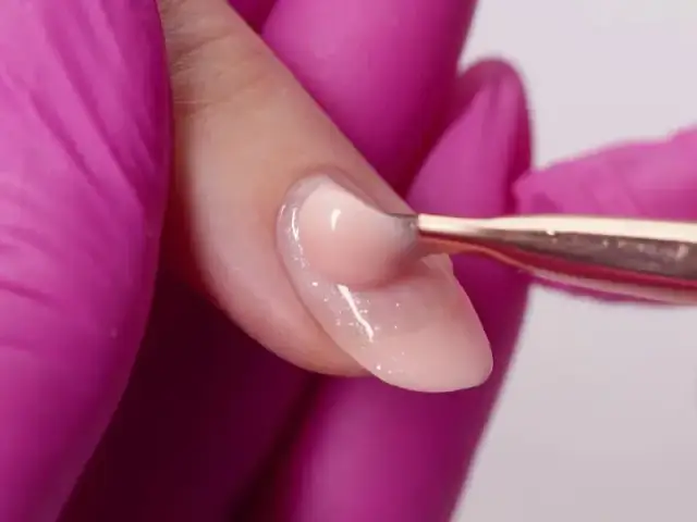 Paznokcie żelowe co to? Odkryj ich zalety i jak je pielęgnować