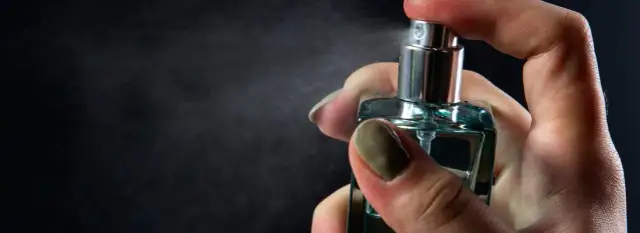 Jakie perfumy damskie utrzymują się najdłużej? Poznaj sekrety trwałego zapachu!