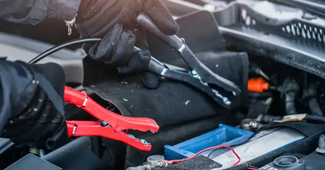 Klimatyzacja w aucie: Kiedy działa, a kiedy milczy? Pełen poradnik