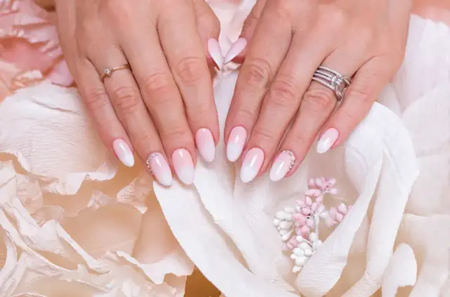 Jak zrobic odrost na paznokciach zelowych bez błędów i stresu