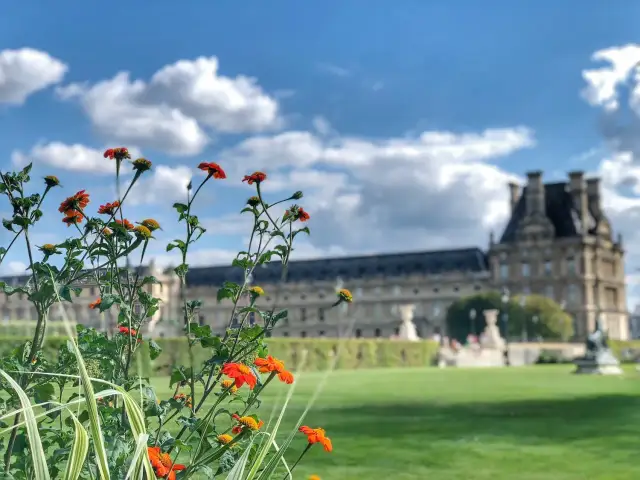 1. dzielnica Paryża: Przewodnik po Luwrze, atrakcjach i sekretach
