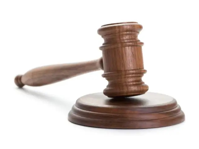 Czy sąd zawiadamia o uprawomocnieniu wyroku? Poznaj procedury