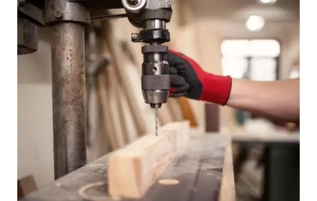 Jaką wiertarkę stołową do warsztatu wybrać, by nie żałować?
