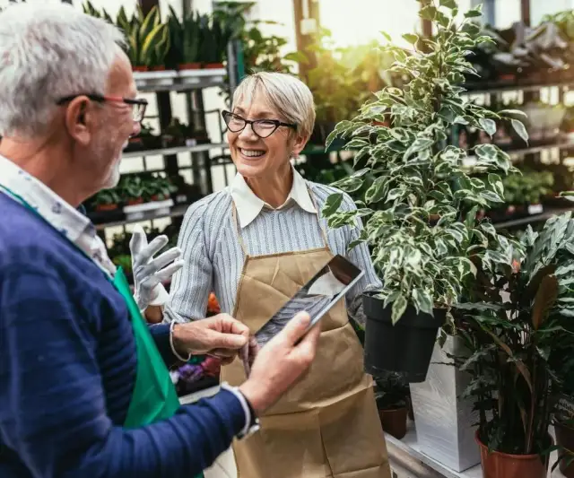 Jak dorabiać na emeryturze? Limity ZUS, praca i wyższe świadczenie