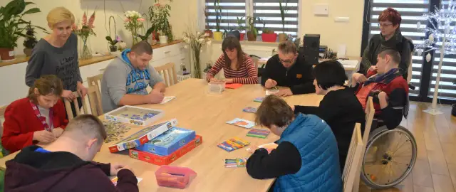 Jak skutecznie rozmawiać z osobą z niepełnosprawnością intelektualną?