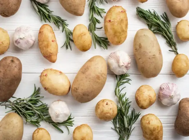 Regionalne potrawy z ziemniaków, które zaskoczą Twoje podniebienie