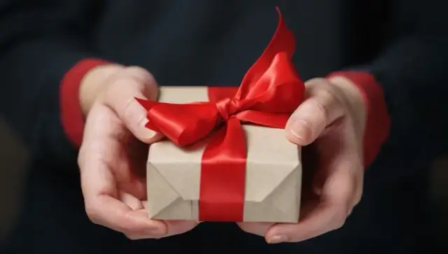 Pechowe prezenty: czego unikać i jak odczarować podarunki?