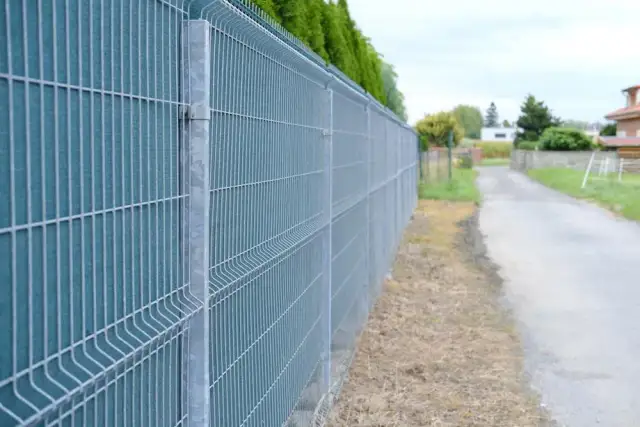 Jakie są przepisy dotyczące odległości ogrodzenia od drogi gminnej?