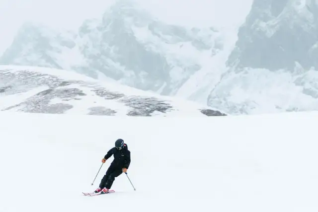 Narty na trawę: Jak trenować zimą latem? Kompleksowy poradnik