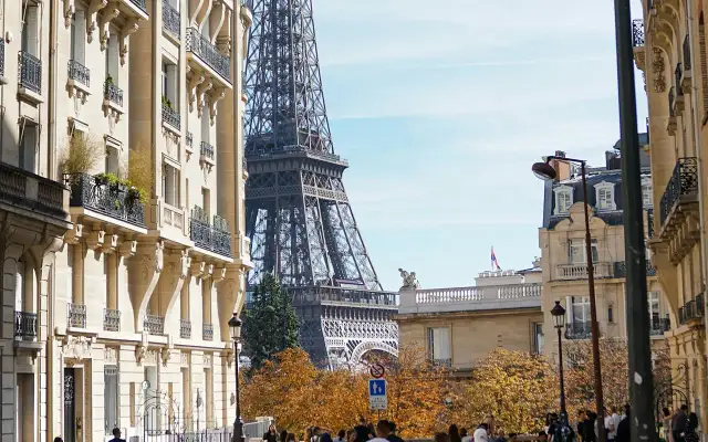 Która godzina w Paryżu – poznaj aktualny czas i uniknij spóźnienia