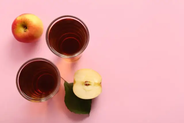 Czy sok jabłkowy jest zdrowy? Poznaj jego korzyści i pułapki zdrowotne