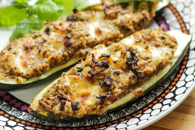 Ile piec faszerowaną cukinię? Czas i temp. dla idealnego dania