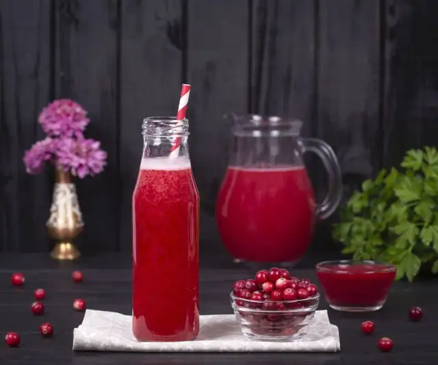 Sekret soku z żurawiny na zimę: Przepisy, zdrowie i trwałość.