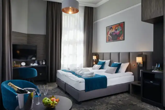 Gość w pokoju hotelowym: Czy to legalne? Sprawdź zanim zaprosisz