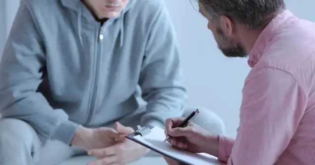 Jaki lekarz leczy nerwicę? Kluczowe informacje, które musisz znać