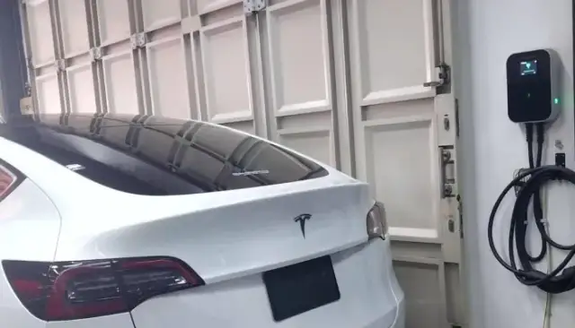 Ile ładuje się Tesla? Czasy, czynniki i porady eksperta