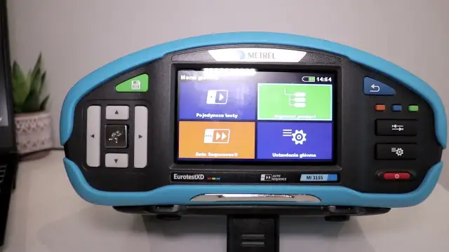 Jak sprawdzić czy ktoś kradnie prąd w bloku i uniknąć strat finansowych