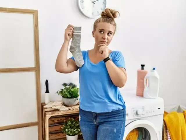 Kreatywne sposoby na wykorzystanie starych skarpetek w domu