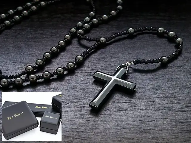 Wisiorek jak różaniec – piękno biżuterii łączącej modlitwę i styl