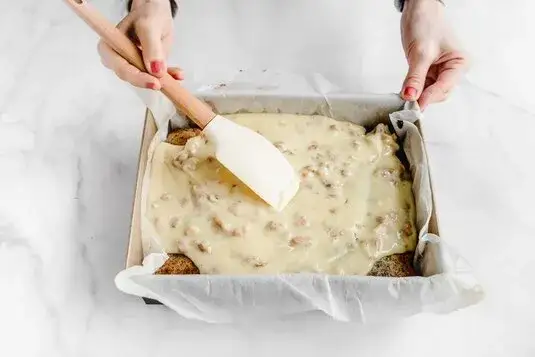 Pyszny przepis na polewę do ciasta, która zachwyci smakoszy