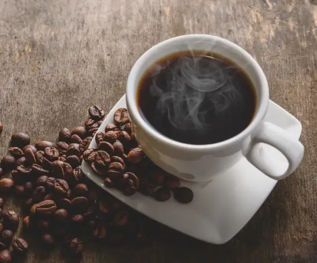 Z jakiego kraju pochodzi kawa? Odkryj jej fascynującą historię