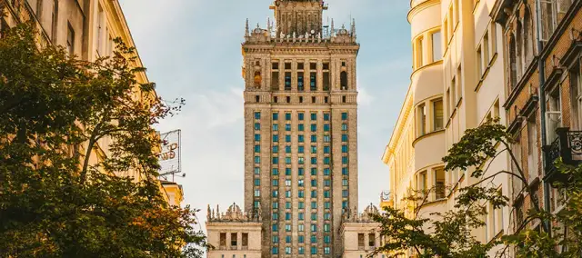 Ile kosztuje wybudowanie wieżowca? Przykłady i czynniki wpływające na ceny