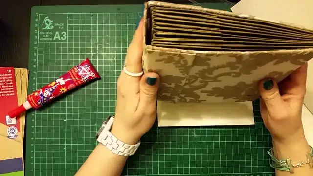 Jak zrobić album na zdjęcia z segregatora? DIY krok po kroku!