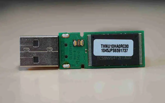 Pendrive nie działa? Napraw go i odzyskaj dane! Poradnik eksperta