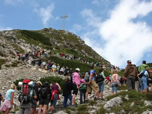 Giewont: Śpiący Rycerz, krzyż, szlaki. Przewodnik i zasady bezpieczeństwa