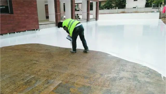 Czym zabezpieczyć beton na balkonie, aby uniknąć uszkodzeń?