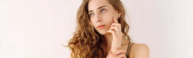 Skuteczne kremy na niedoskonałości cery, które naprawdę działają