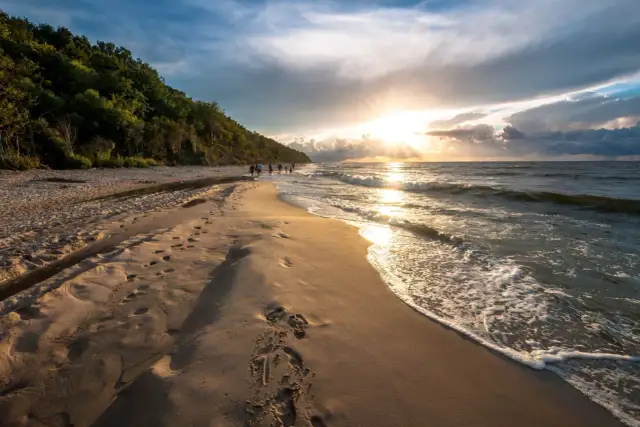 Jastrzębia Góra – w jakim województwie się znajduje i co warto wiedzieć