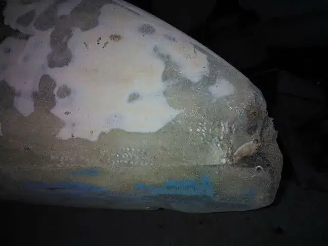 Jak naprawić kajak? Skuteczne metody dla PE, laminatu i PVC