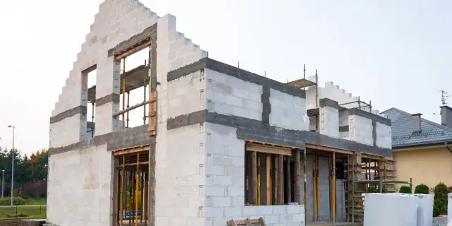 Ile kosztuje budowa 100 metrowego domu? Poznaj ukryte wydatki!