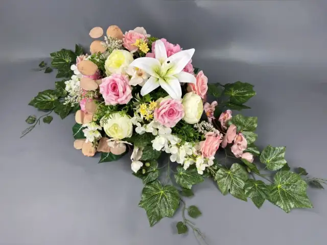 Ile kosztuje wiązanka na pogrzeb? Ceny, które mogą zaskoczyć