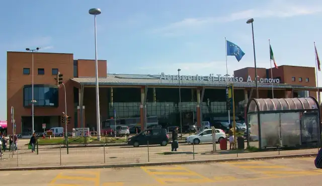 Jak dojechać z Wenecji na lotnisko Treviso - wygodne opcje transportu