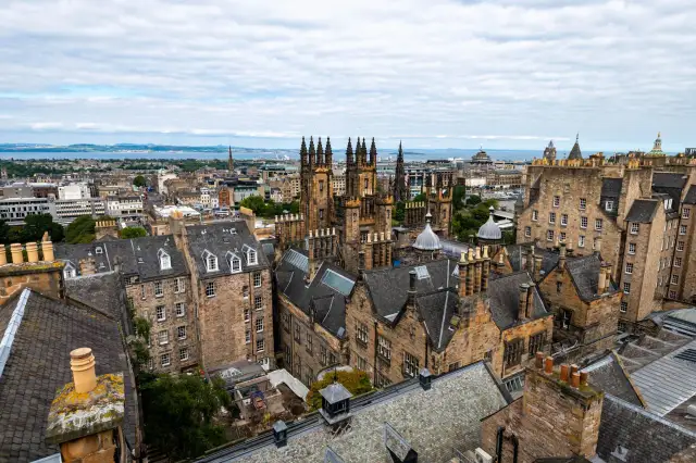 Edynburg atrakcje: Odkryj najważniejsze miejsca, które musisz zobaczyć