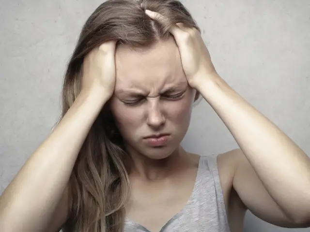 Przeciążenie sensoryczne objawy – jak je rozpoznać i co robić?