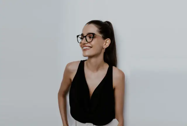 Jakie oprawki do okularów są teraz modne - trendy, które musisz znać