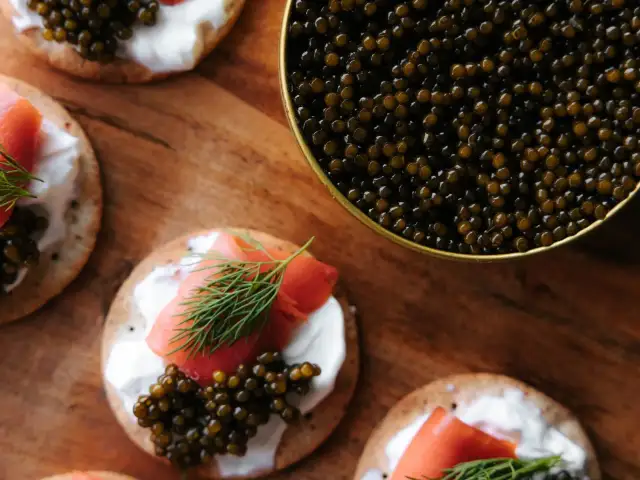 Czy kawior jest wegetariański? Poznaj alternatywy roślinne i fakty