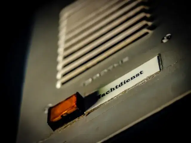 Jak wyłączyć dźwięk domofonu i cieszyć się ciszą w domu