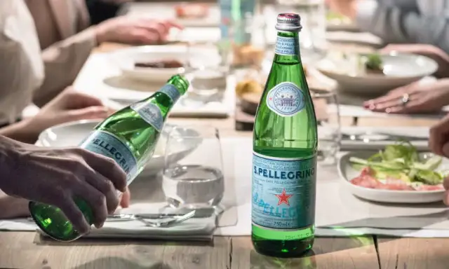 Ile napojów na wesele z poprawinami? Oblicz idealną ilość dla gości