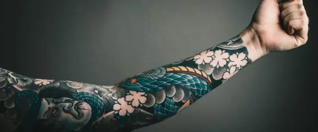 Czy można smarować tatuaż Nivea? Ryzyko i lepsze alternatywy