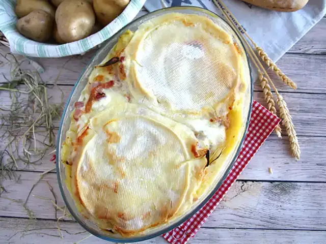 Ingrédients essentiels pour réussir votre tartiflette savoyarde parfaite