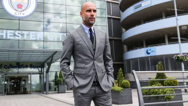 Ile zarabia Pep Guardiola? Zaskakujące kwoty i sukcesy trenerskie