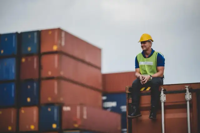 Spedytor lotniczy: zarobki w Polsce (5-20 tys. zł) i perspektywy