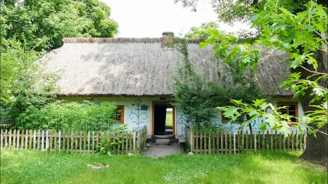 Skansen przy Muzeum w Łowiczu: co warto zobaczyć i przeżyć