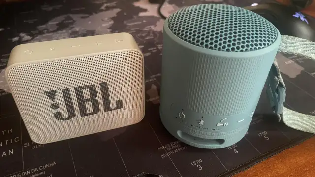 Jak połączyć dwa głośniki Bluetooth? Pełne stereo i więcej!